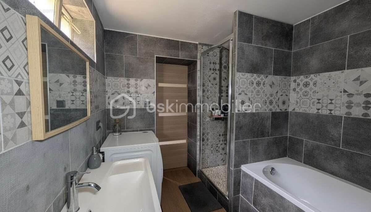 Maison 130m² - 3 chambres - 2 salles de bain - 2 garages sur 23 ares - photo 5