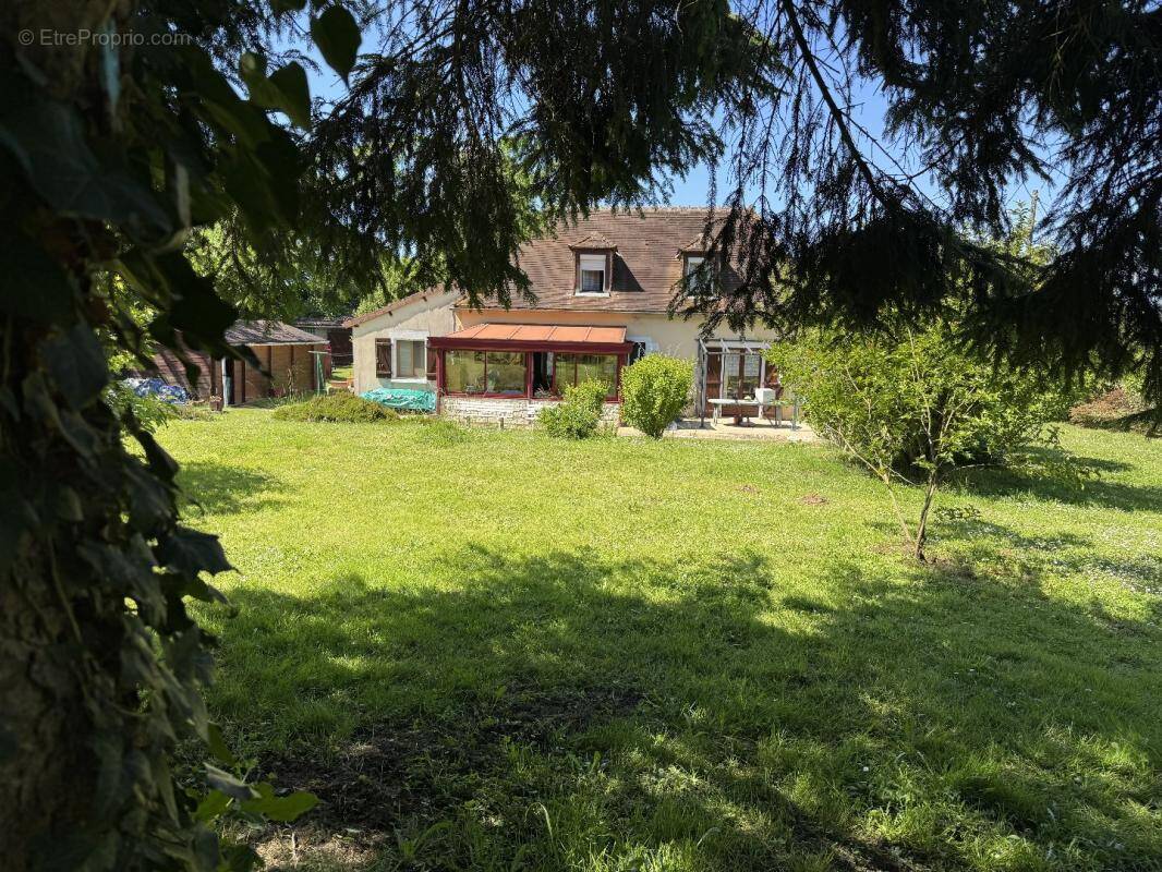 Maison à SAINT-HILAIRE-SUR-BENAIZE