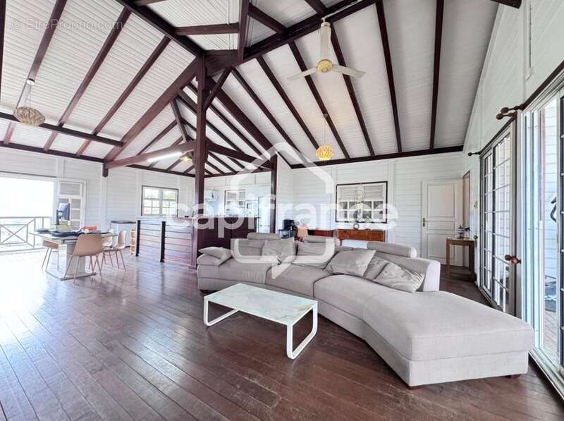 Maison à LES ABYMES