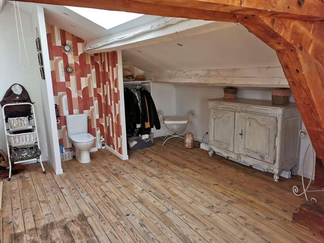   - Maison à SAINT-ETIENNE-DE-FONTBELLON