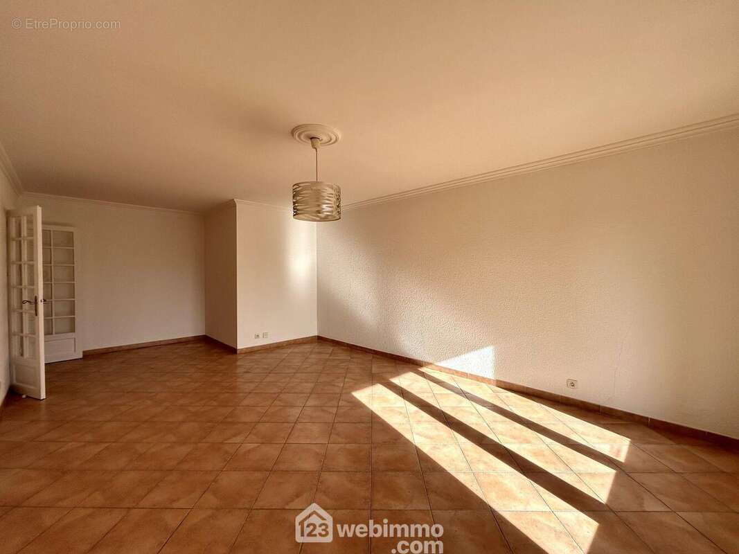 T3 de 83 m2 proche des commerces - Appartement à LUCCIANA
