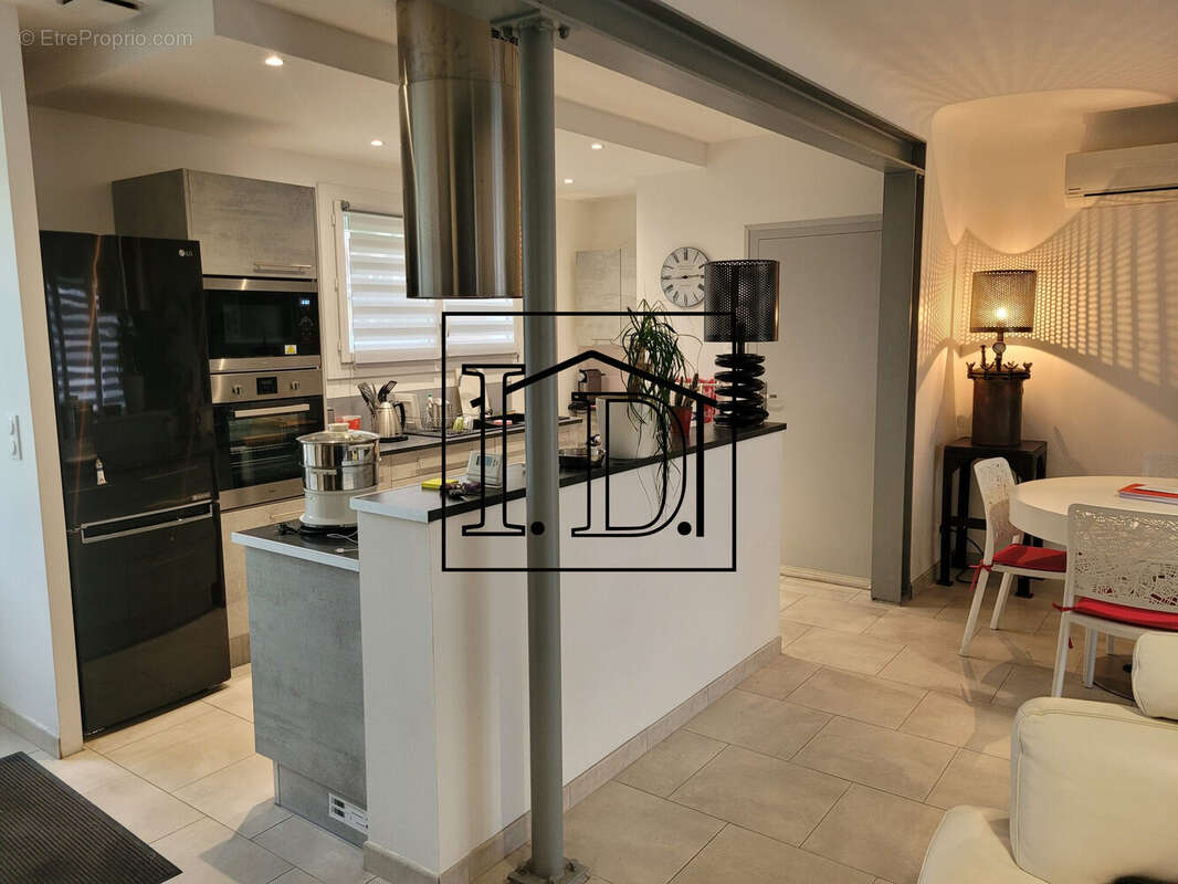 côté cuisine - Maison à BERGERAC