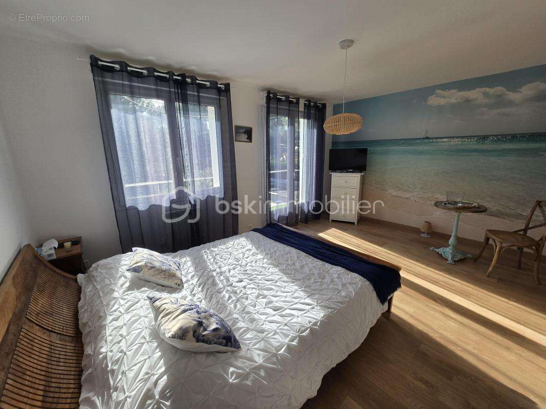 EXCLUSIVITÉ – À 100 m de la mer – Maison T5 + Duplex indépendant – Idéal famille, investissement ou projet multigénérationnel - photo 9
