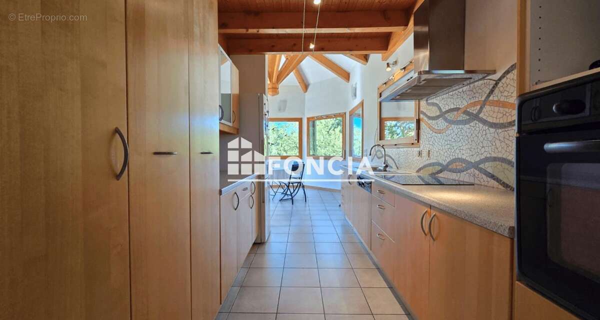 Maison à LA ROCHE-SUR-FORON