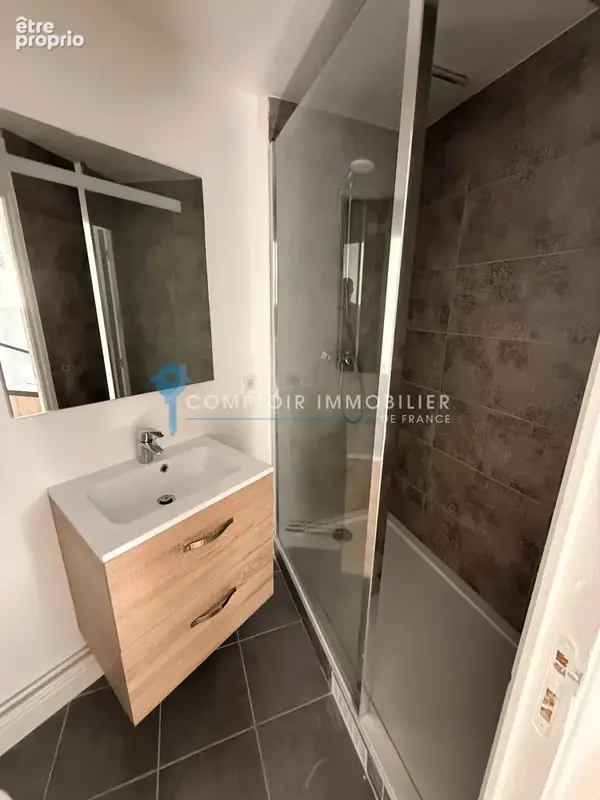 07 - vals les bains - appartement t3 dans immeuble renove - photo 2