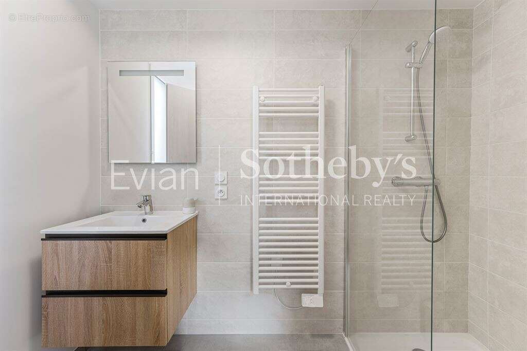 Evian les Bains, T4 dans une résidence très récente avec large balcon vue lac. - photo 13