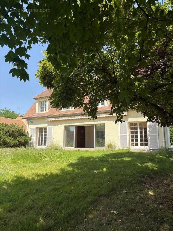 Maison à SAINT-NOM-LA-BRETECHE