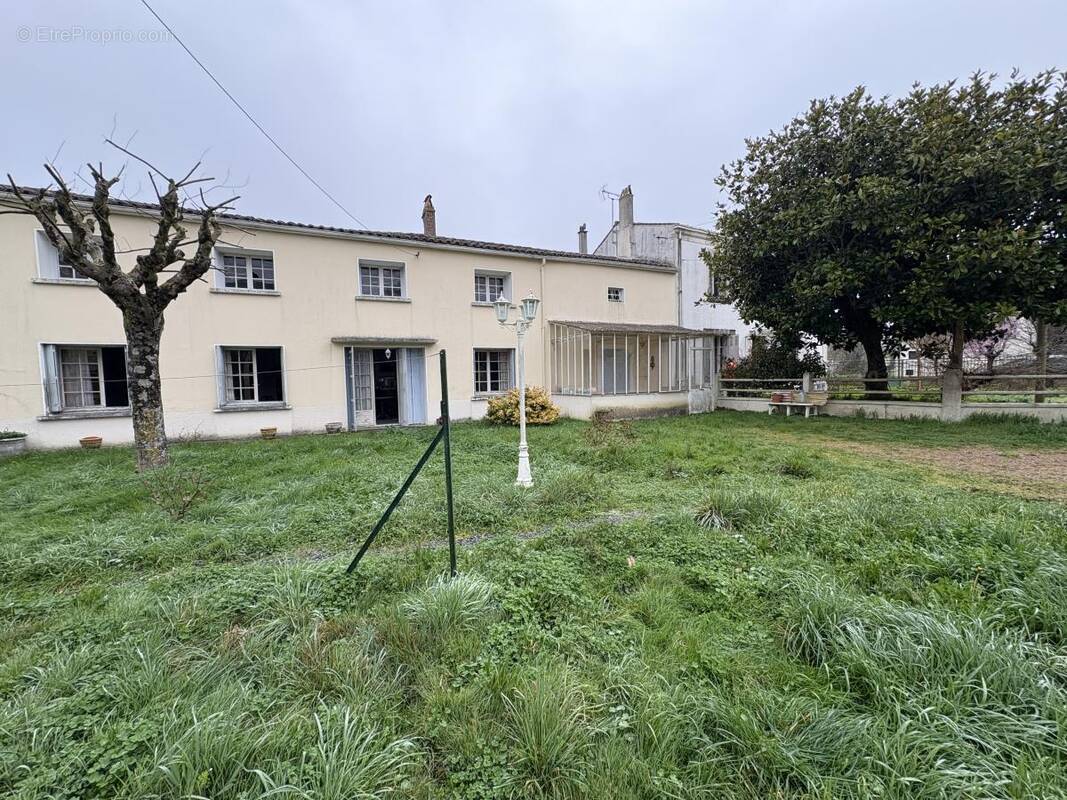 Maison à SAINT-HILAIRE-LA-PALUD