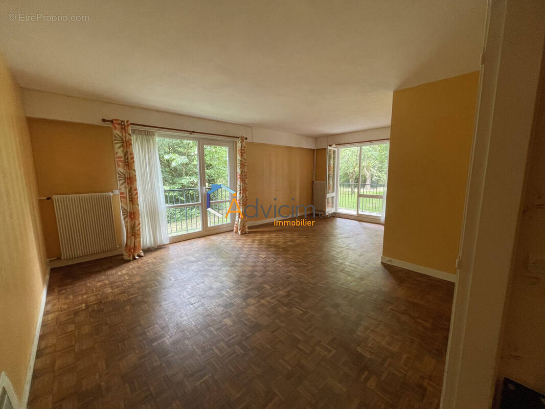 Pièce à vivre - Appartement à OLIVET