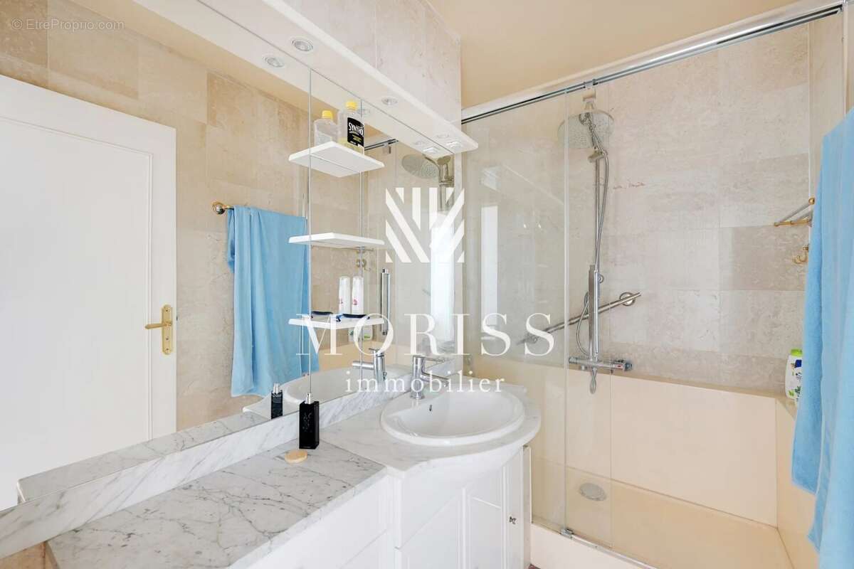 Appartement à CHARENTON-LE-PONT