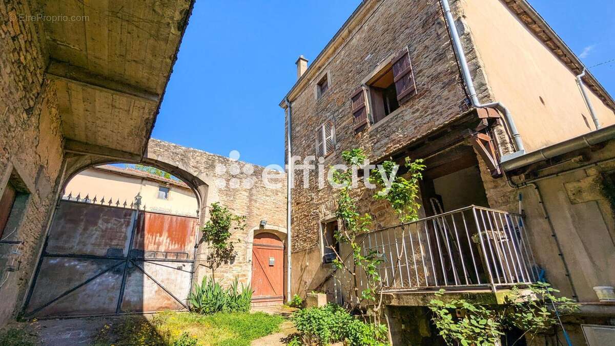 Appartement à LA ROCHE-VINEUSE