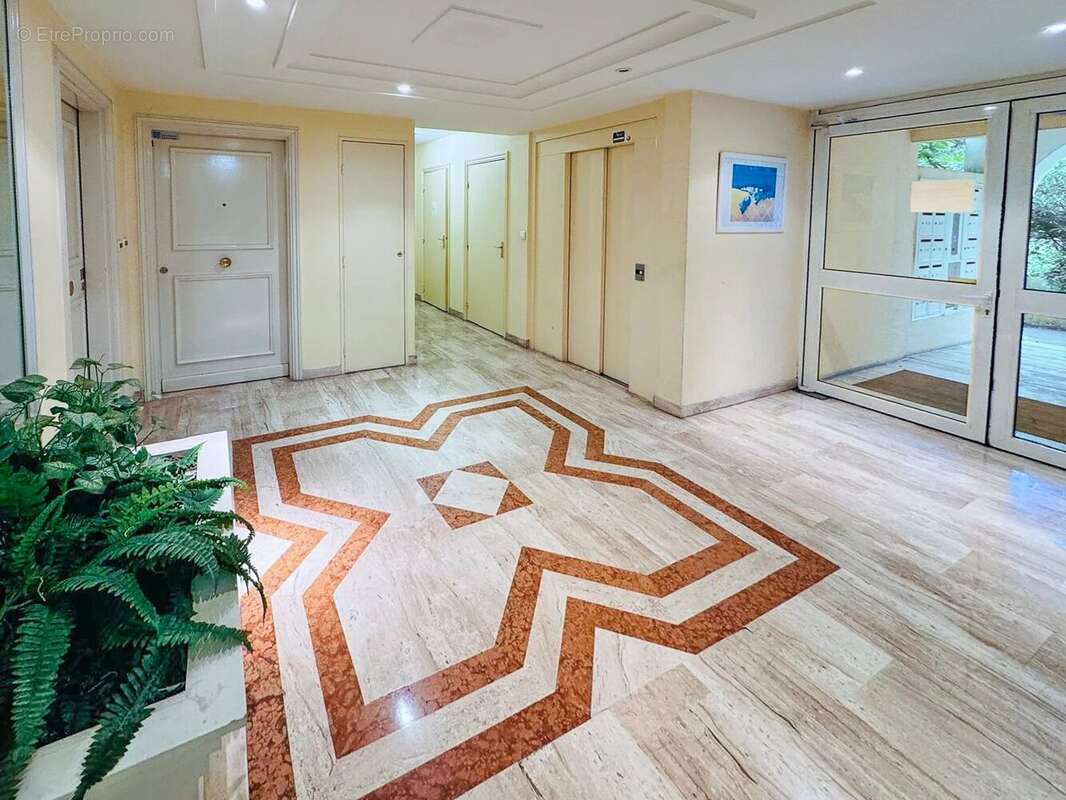 Appartement à MANDELIEU-LA-NAPOULE