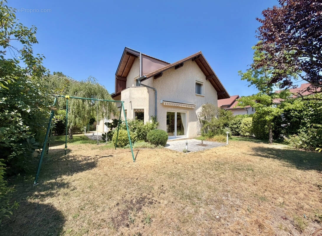 Maison à AMBILLY