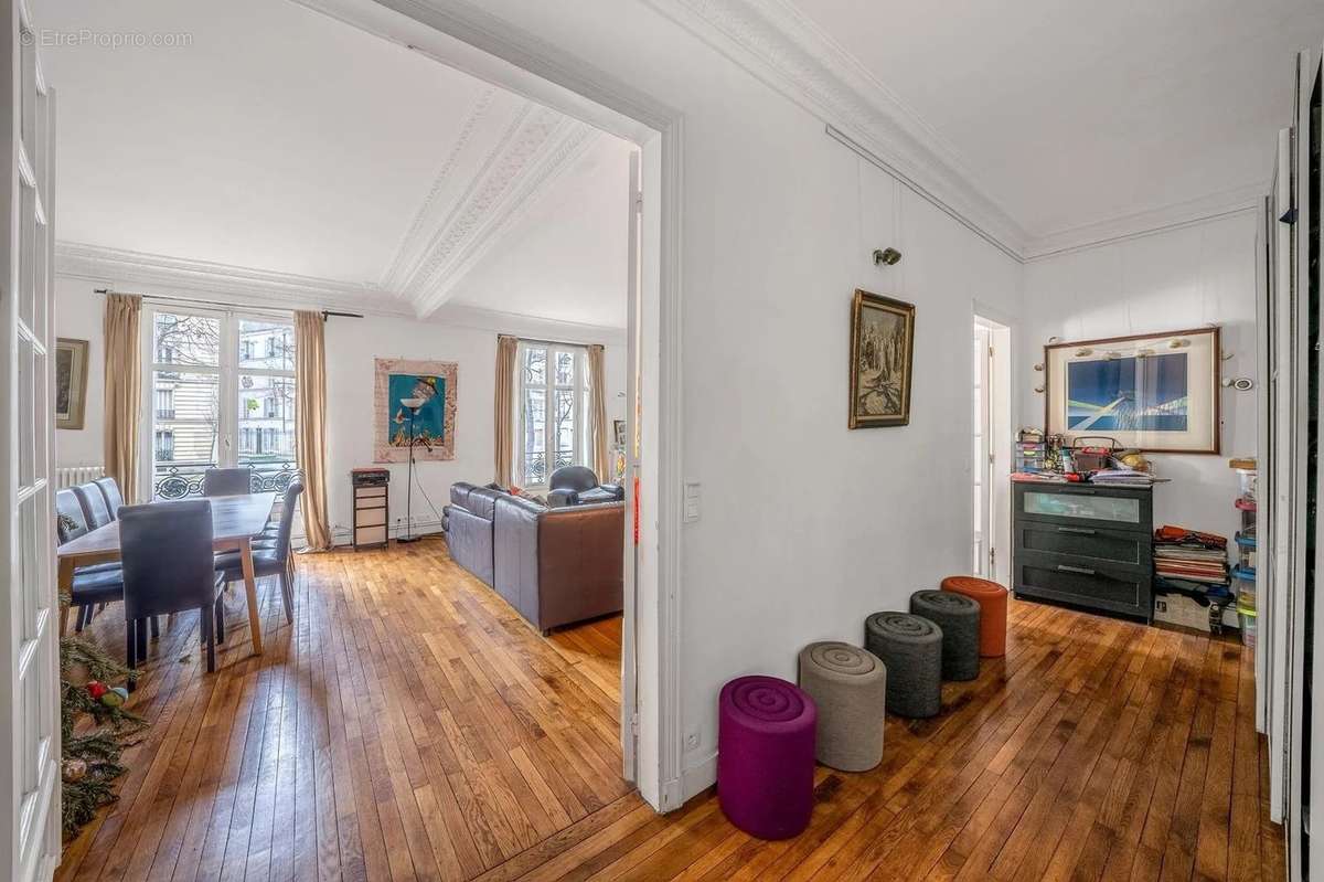 Appartement à PARIS-14E