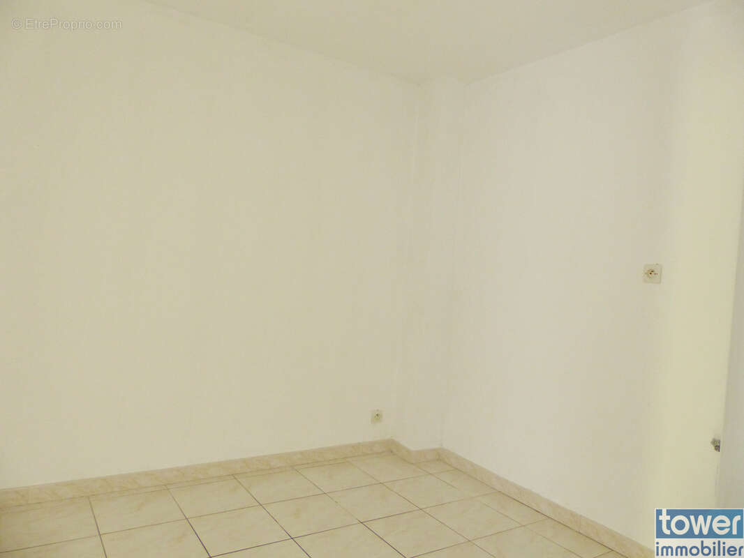 Appartement à LAMALOU-LES-BAINS