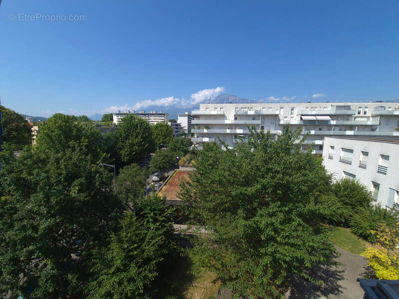 Achat Appartement T5 Duplex 93m² GRENOBLE - JEAN PERROT EN RETRAIT - 4 Chambres, Terrasse Vue Belledonne, Calme & Garage - photo 3