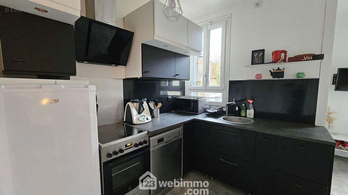 Une autre vue de la cuisine. - Maison à BOIS-LE-ROI