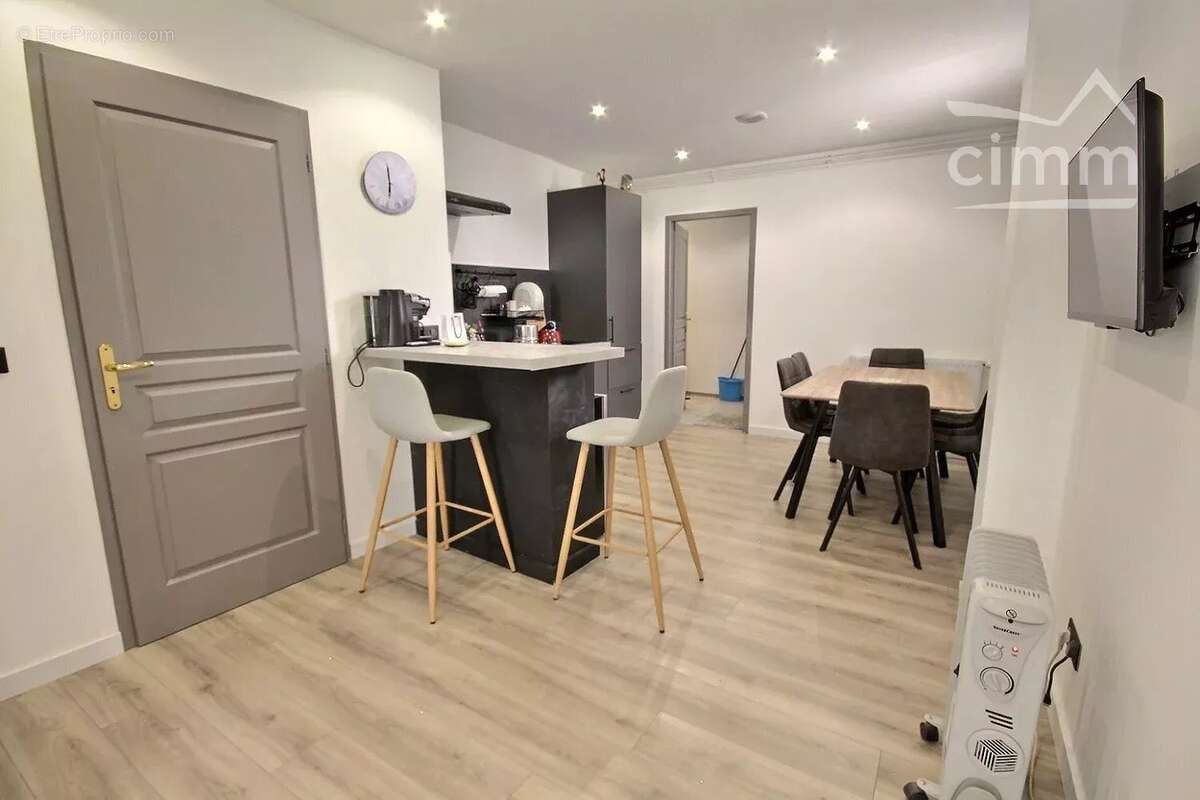 Commerce à LA ROCHETTE