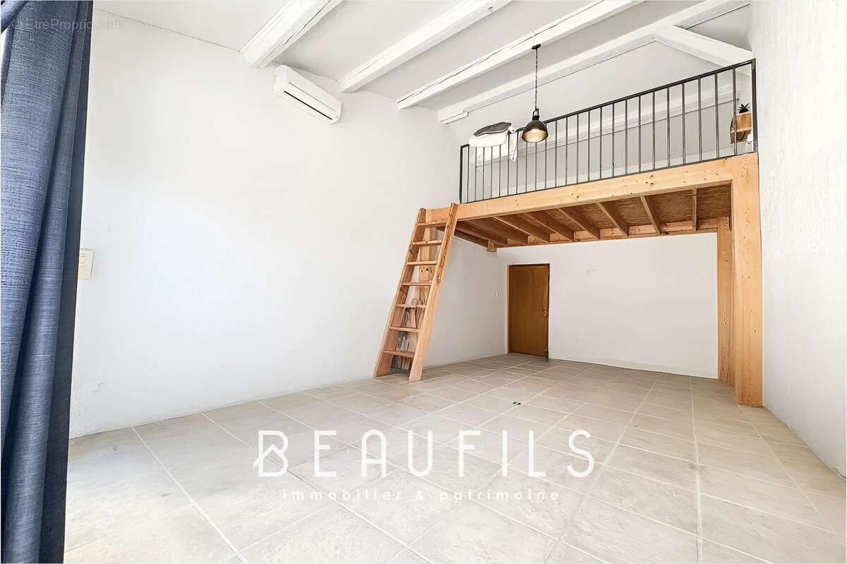 Appartement à MAUGUIO