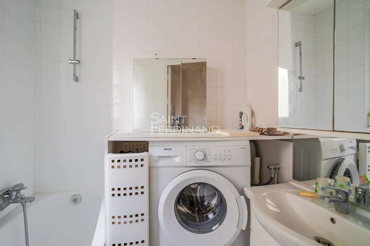 Appartement à PARIS-14E