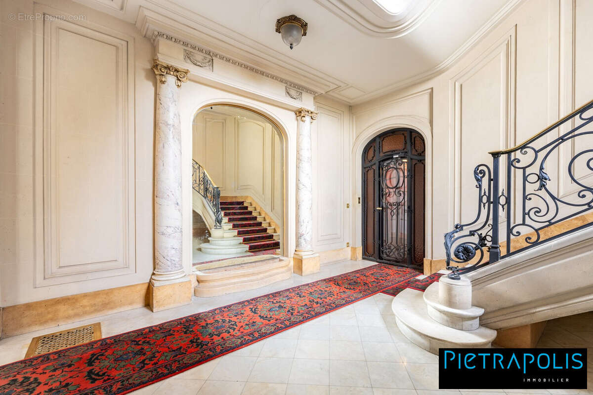 Appartement à PARIS-17E