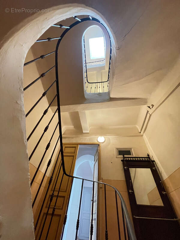 Immeuble de 5 appartements, jardin terrasse et garage, salernes centre, le var (83) ideal investisseur - photo 5