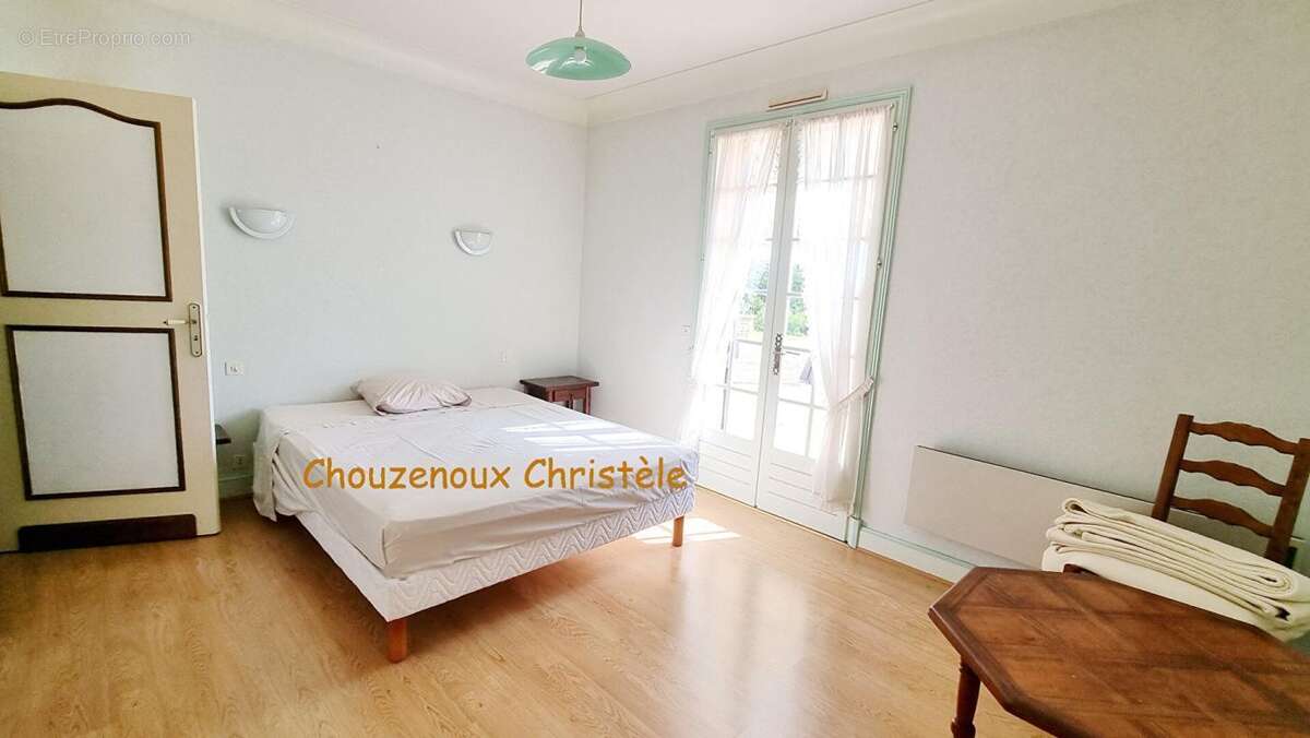 24200 Sarlat La Caneda :Maison et gîte, dépendances et piscine sur 5000m² - photo 6