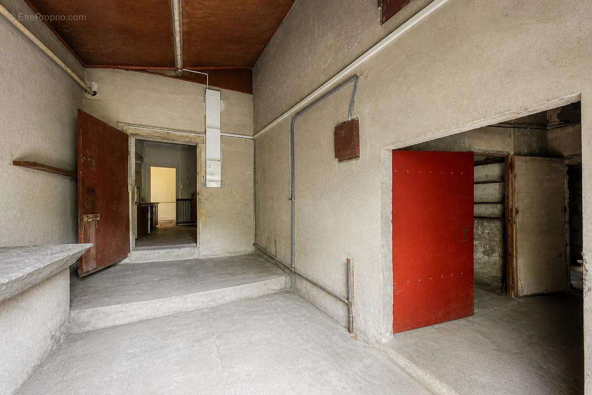 Maison 8 pièces de 400 m2 située à Saint-Médard-de-Guizières - photo 23