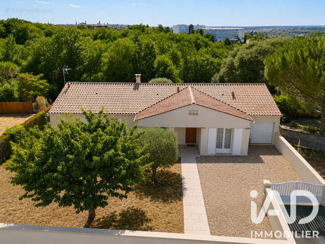 Photo 2 - Maison à ANGOULEME