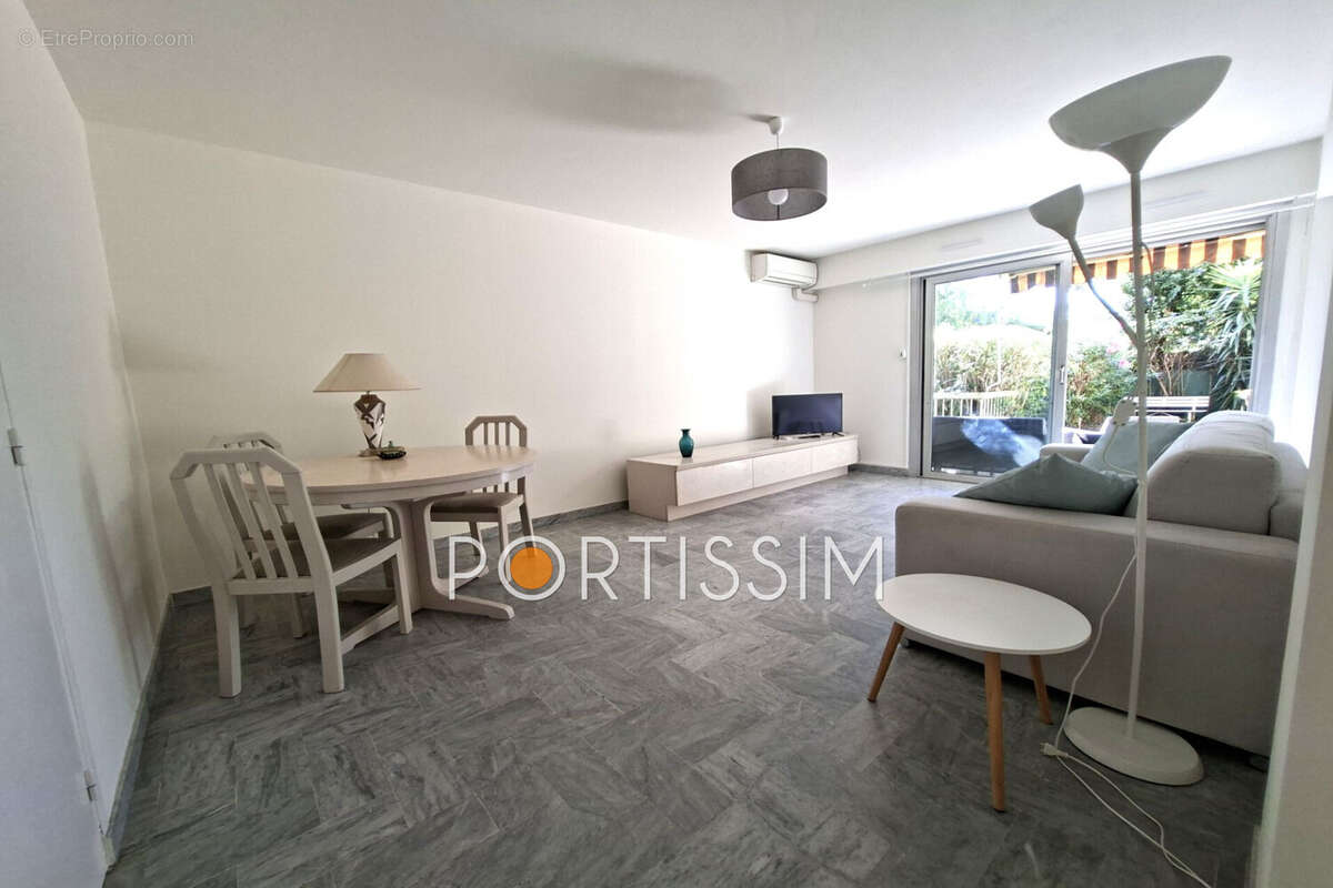 Appartement à SAINT-LAURENT-DU-VAR