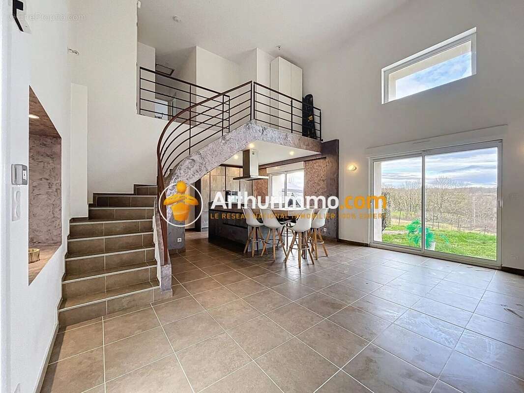 Maison à SAINT-PIERRE-DE-CHANDIEU