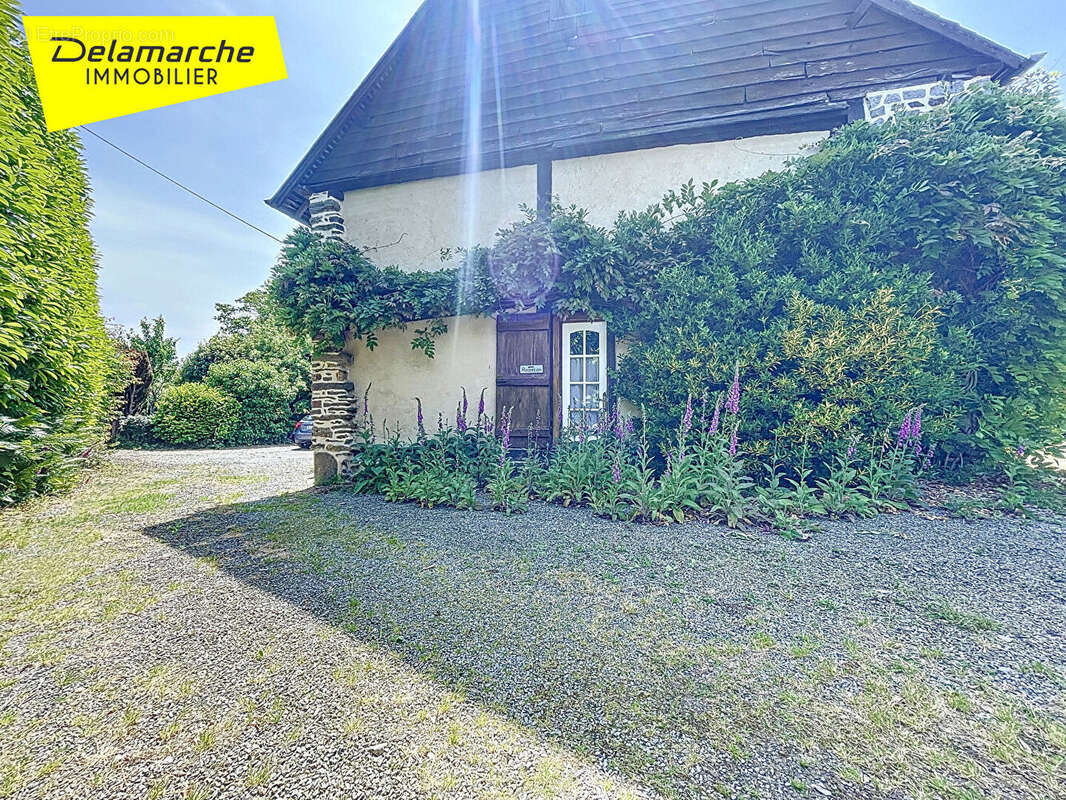 Maison à SAINT-HILAIRE-DU-HARCOUET