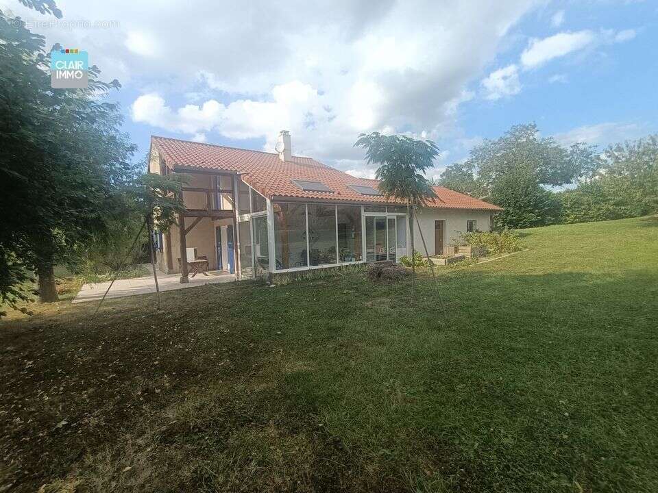 A LUGNY MAISON 6 PIECES DE 130M² AVEC TERRASSE SUR TERRAIN DE - Maison à LUGNY