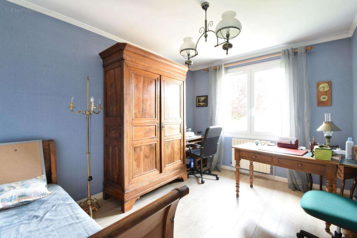*** exclusivite *** maison familiale avec piscine jardin et double garage  *** st-georges-sur-allier 63800 *** - photo 9