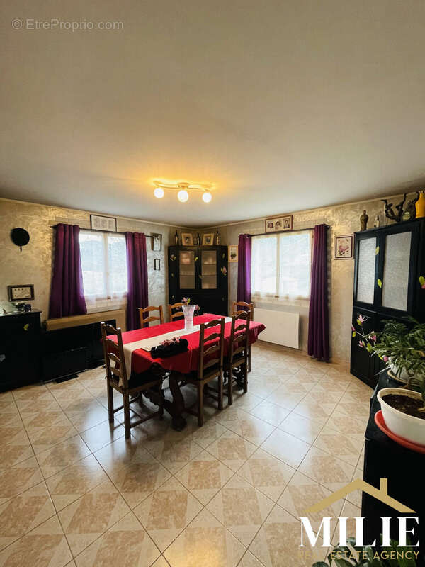 Maison à CUGES-LES-PINS