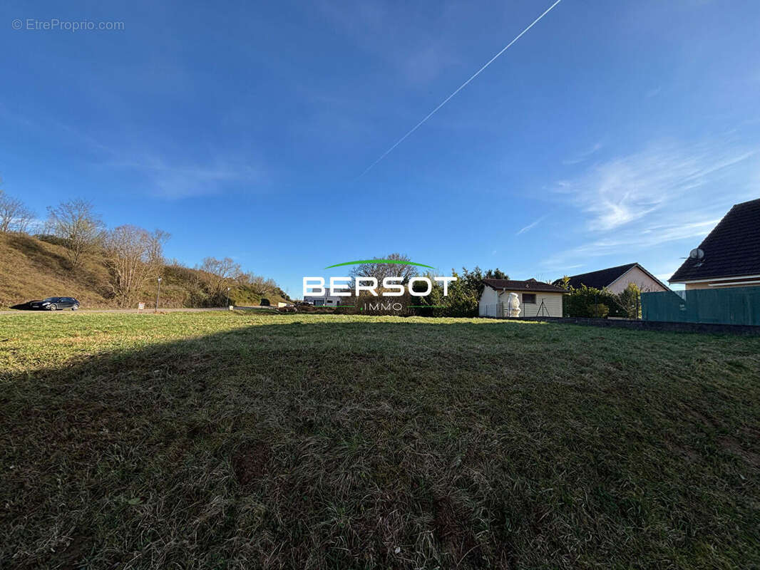 Terrain à SAINT-VIT