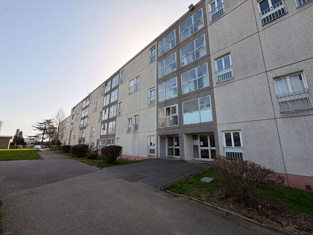 Appartement à MONT-SAINT-AIGNAN