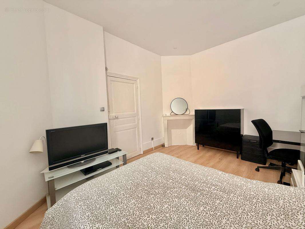 Dijon république – opportunité investisseur – t1 bis avec chambre séparée, cave et activité locative rentable - photo 7