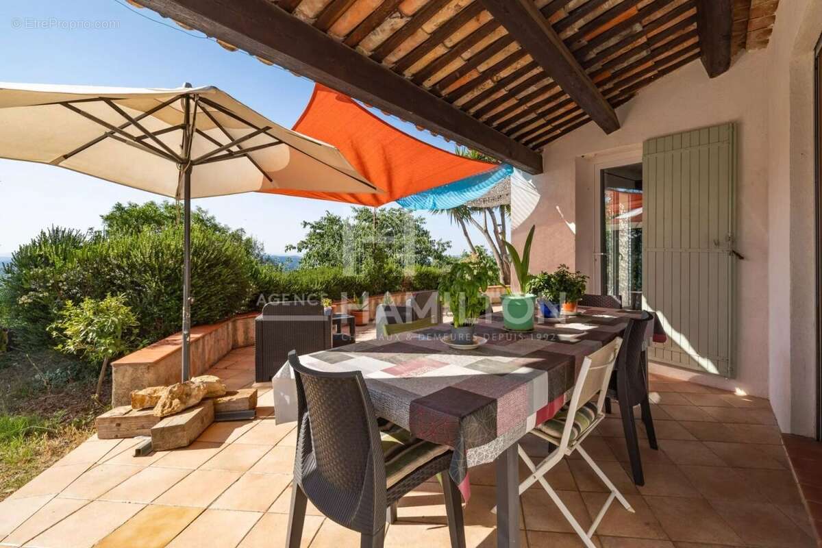 Maison à CHATEAUNEUF-GRASSE