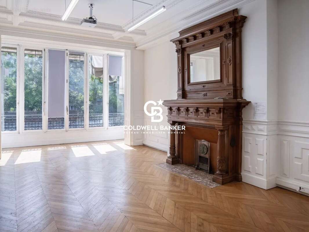 Appartement à PARIS-8E