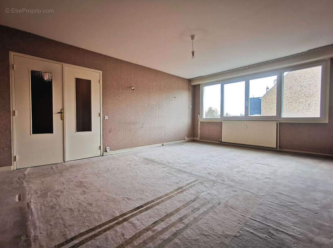 LILLE  Quartier Saint - Maurice Pellevoisin -  T3  67.09 m2  avec garage aérien et cave  . - photo 7