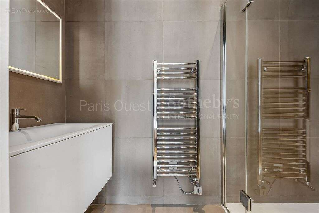 Appartement à PARIS-8E