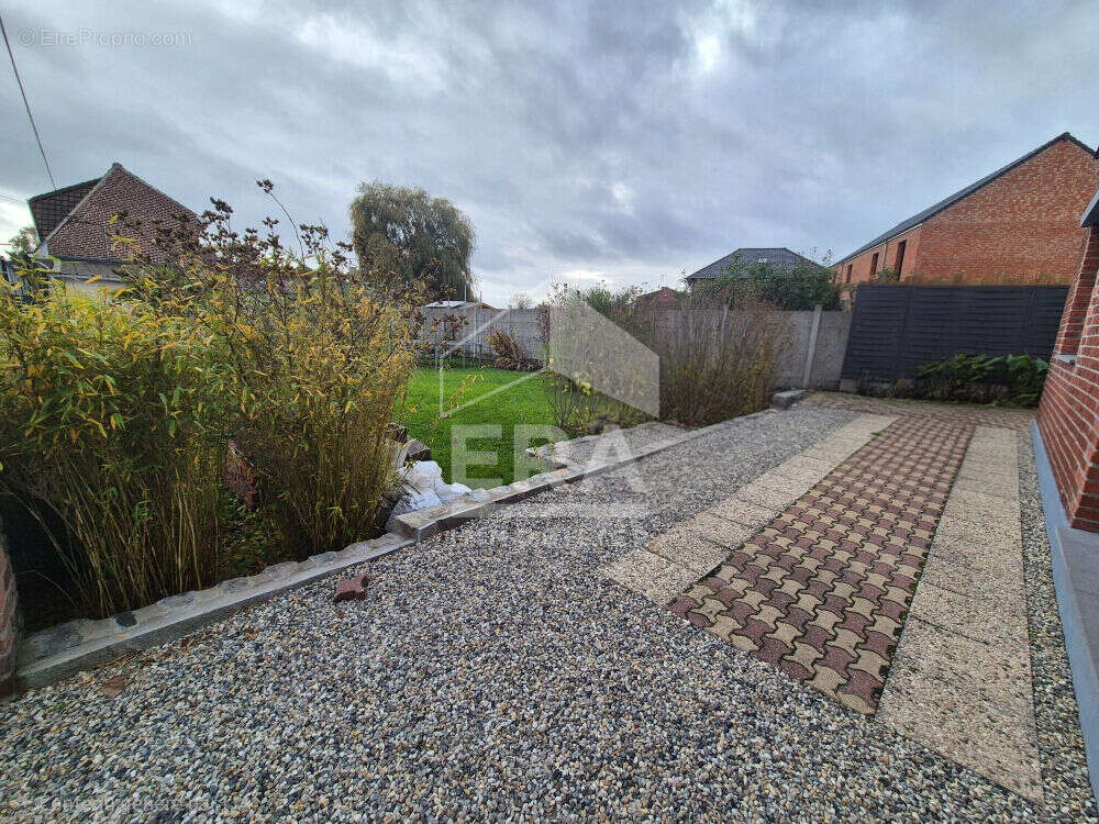 Maison à OSTRICOURT