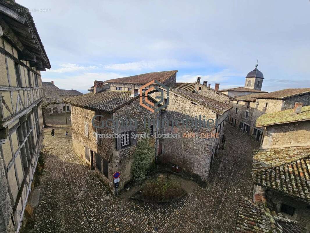 Commerce à PEROUGES
