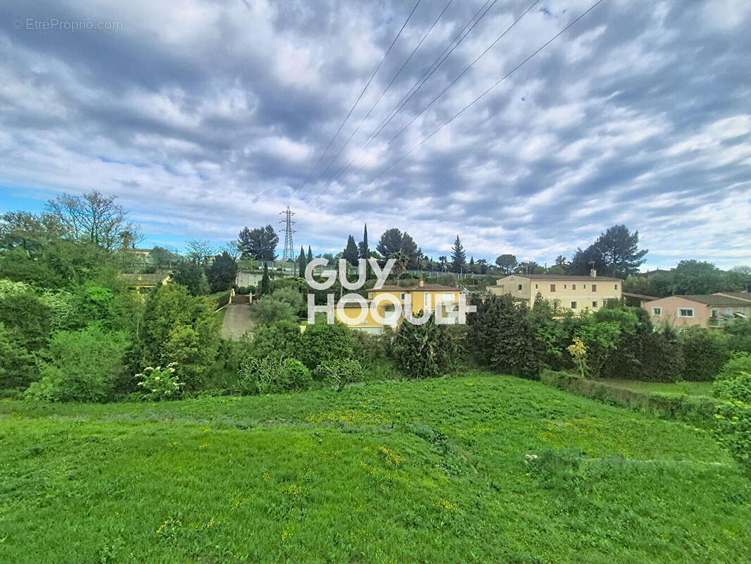 Terrain à MOUGINS
