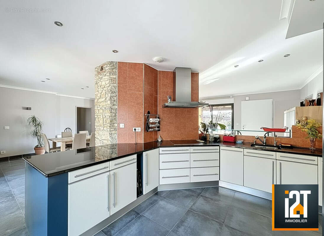 Maison à LA CALMETTE