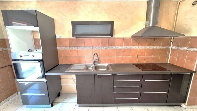 Appartement à MARSEILLE-4E