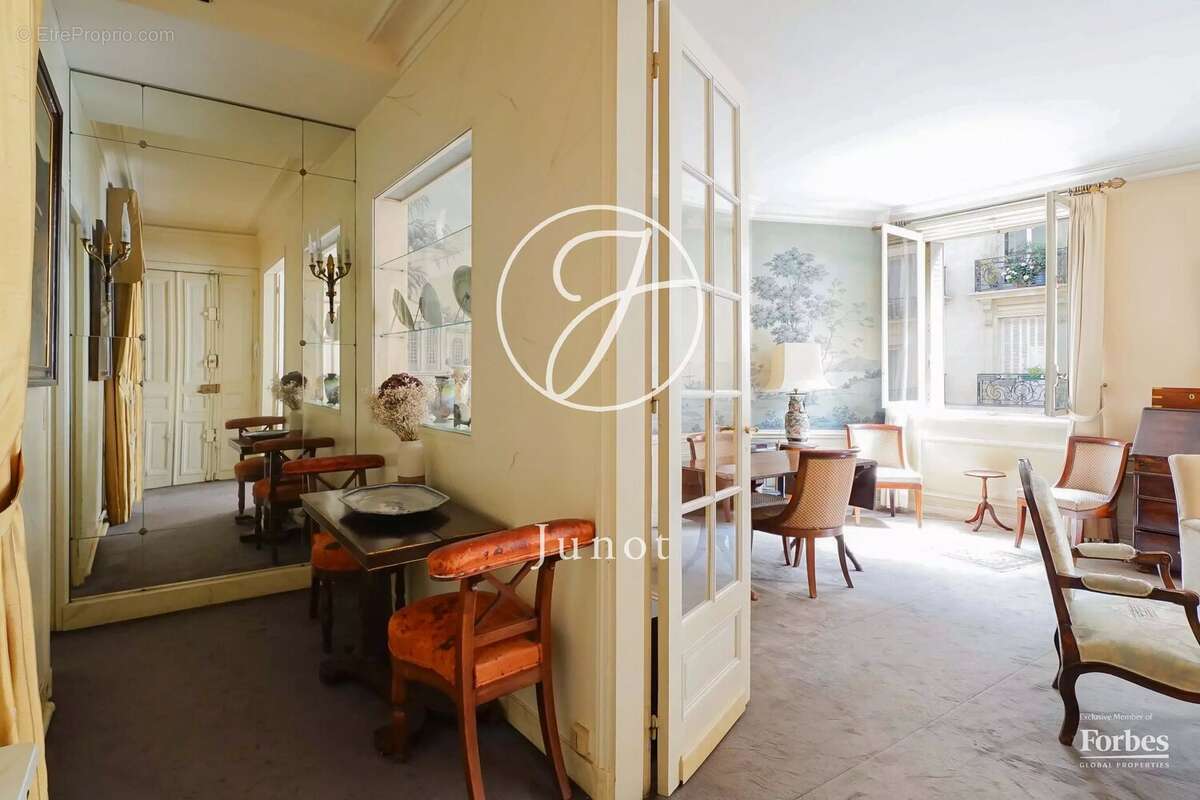 Appartement à PARIS-7E