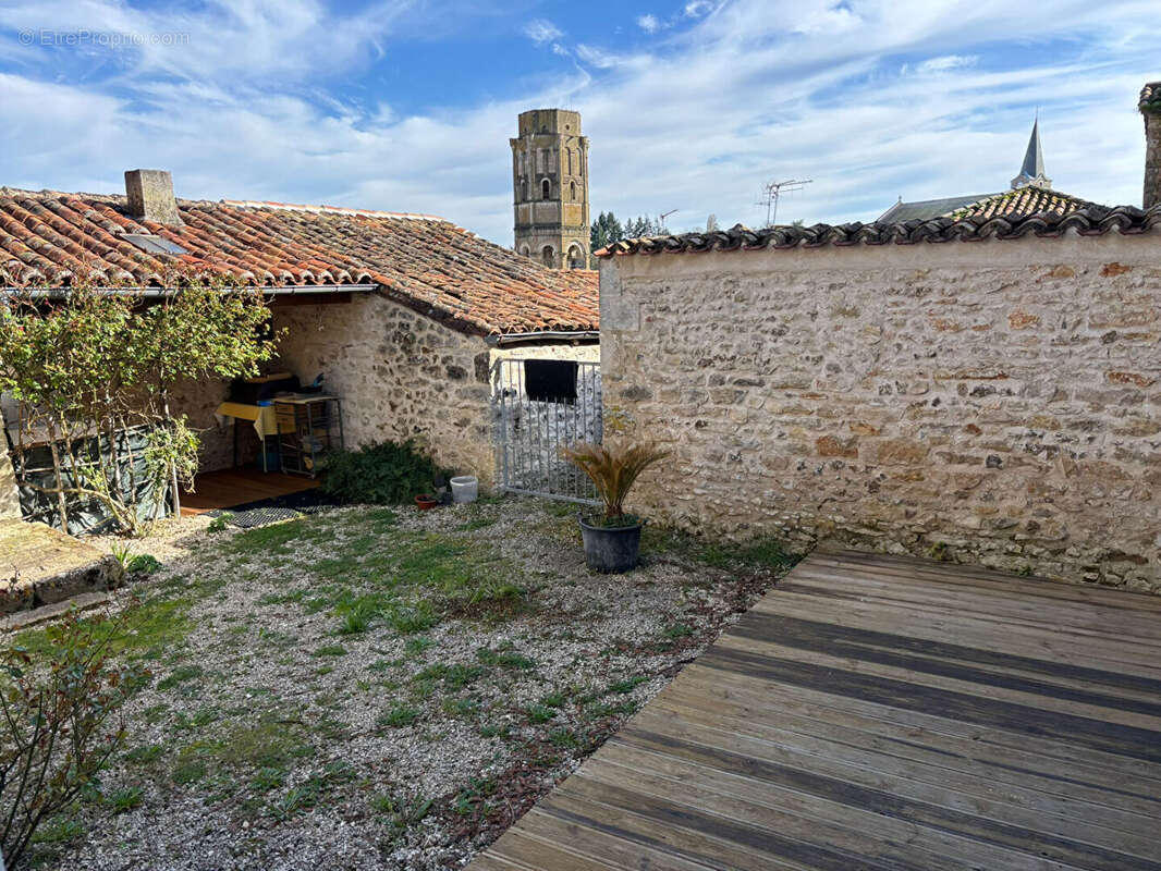 Maison à CHARROUX
