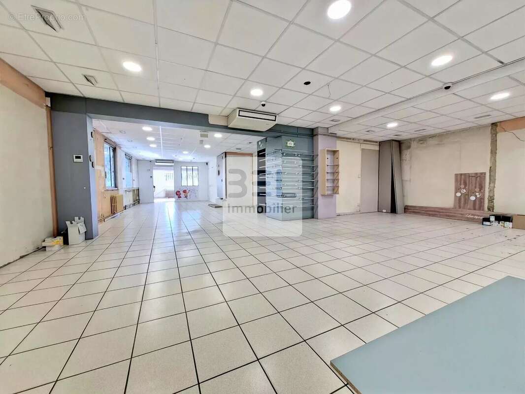 Appartement à LAUDUN-L'ARDOISE